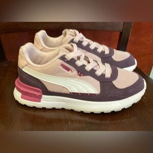 Girls Puma Graviton Sneaker sz 1